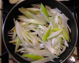 A picture of step 1 of Wine Steamed Green Onion and Mackerel.