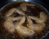 A picture of step 8 of Deep-fried Chicken Wings with Sweet and Savoury Soy Sauce Glaze.