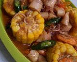 Foto langkah ke 6 dari resep Cumi udang saus padang.
