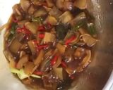 Foto langkah ke 3 dari resep Oseng Kulit Sapi Pedas Manis.