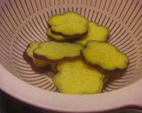 A picture of step 4 of Sweet Potato Snack With Caramel in the Center.