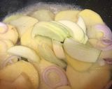 Foto del paso 3 de la receta: Emperador sobre lecho de patatas, cebolla y manzana con cúrcuma