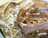 A picture of step 2 of Marinated Mushrooms for Dieters.