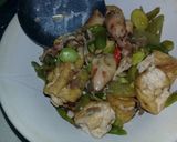 Foto langkah ke 7 dari resep Tumis cumi asin tahu pete pedas.