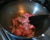 A picture of step 2 of Stir-Fried Pork and Potato with Ketchup Sauce.