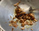 รูปขั้นตอนการทำที่ 3 ของ ข้าวผัดน้ำพริกเผากุ้งใส่หมูสับกับไข่เค็ม