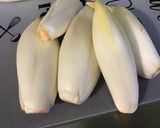 Une image de l'étape 4 de Salade d'endives et Castelfranco aux pignons de pin et leerdammer.