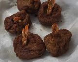 A picture of step 5 of Prawn lolipop.