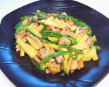 A picture of step 9 of Stir Fried Beef and Peppers (Chinjao Rosu).