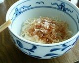 A picture of step 3 of Nyuumen (Somen noodle soup).