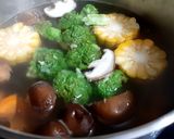 Hình bước làm 1 của món Canh rong biển ngũ sắc