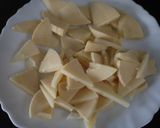 A picture of step 1 of Oil-Free! Bamboo Shoots and Shiso Dressing.