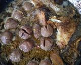 Foto langkah ke 3 dari resep Semur bakso dan ayam.