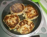 A picture of step 3 of Low-Carb Okara Hamburgers.