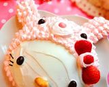 A picture of step 13 of Rabbit Hello Kitty Cake.