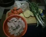 Foto langkah ke 1 dari resep Sayur sop sosis dan bakso sapi ala D'Kost.