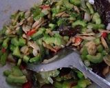 Foto langkah ke 8 dari resep Tumis Pare Ikan Teri.