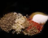 Foto del paso 2 de la receta Salsa de tomate con hierbas provenzales