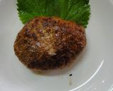 A picture of step 6 of Tofu Hamburgers Topped with Butter Soy Sauce and Vegetables.