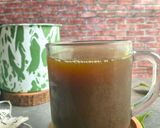 Foto langkah ke 3 dari resep Wedang Kunyit Asem Daun Jeruk.