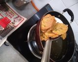 A picture of step 8 of Crispy Layered Methi Puri.