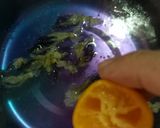 Foto langkah ke 2 dari resep Es Bunga Telang Jeruk.