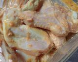 Foto langkah ke 2 dari resep Ayam Goreng Bumbu Marinasi.