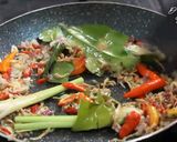 Foto langkah ke 1 dari resep Nasi Liwet Teri Santan.
