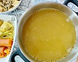 Foto del paso 7 de la receta Caldo con carcasas de pollo y surtido de verduras para cocido –en olla rápida–