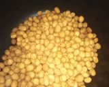 A picture of step 5 of Peanut burger.