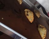 Foto langkah ke 5 dari resep Kibinai (Lithuanian Meat Pie).