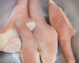 Hình bước làm 1 của món Đuôi heo chiên giòn