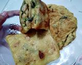 Foto langkah ke 5 dari resep Martabak Telor Sosis.