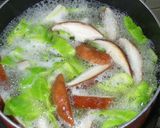 A picture of step 3 of Oil-free Cabbage and Egg Sauté.