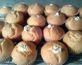 A picture of step 5 of Sunshines dream orangesicle cupcakes.