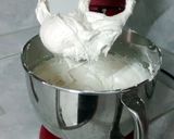 A picture of step 2 of Dampi's super soft 2 egg cake.