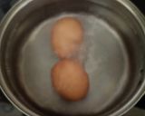 Foto del paso 1 de la receta: Pollo en salsa de tomate con huevos cocidos