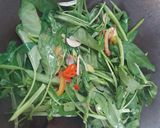 Foto langkah ke 3 dari resep 153. Tumis Kangkung.