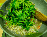 Foto langkah ke 4 dari resep Tumis kangkung tauge pedas manis (cocok untuk diet).