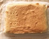 A picture of step 6 of Yogurt Cream Swiss Roll.
