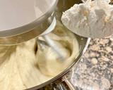 Foto del paso 3 de la receta: Pastel con manteca, licor y cabello de ángel