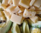 Foto del paso 5 de la receta: Ensalada súper fresca de verduras, paltas, atún y queso dambo