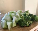 Foto langkah ke 3 dari resep Mpasi 6month tepung beras putih organik mix brokoli & labu siam with taburan kaldu sapi + EVO.