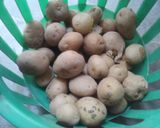 A picture of step 1 of Dahi Aalu (curd potato).