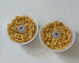 Foto langkah ke 2 dari resep Donat Mie (Indomie).