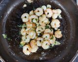 Foto del paso 3 de la receta: Bocados de hummus de guisantes y gambas al ajillo