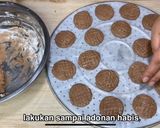 Foto langkah ke 3 dari resep Kue kering coklat wajan 4 bahan.