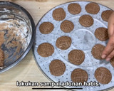 Foto langkah ke 3 dari resep Kue kering coklat wajan 4 bahan.