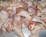 Foto del paso 1 de la receta: Trutros y alitas de pollo fritas