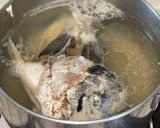 Foto del passaggio 2 della ricetta Filetto di Branzino con Taggiasche e Datterini